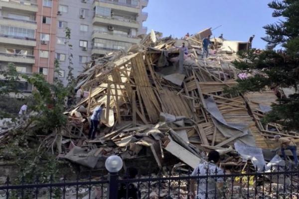 زلزال يضرب أزمير في تركيا