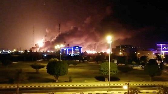 السعودية .. حريق بخزان للوقود نتيجة اعتداء إرھابي