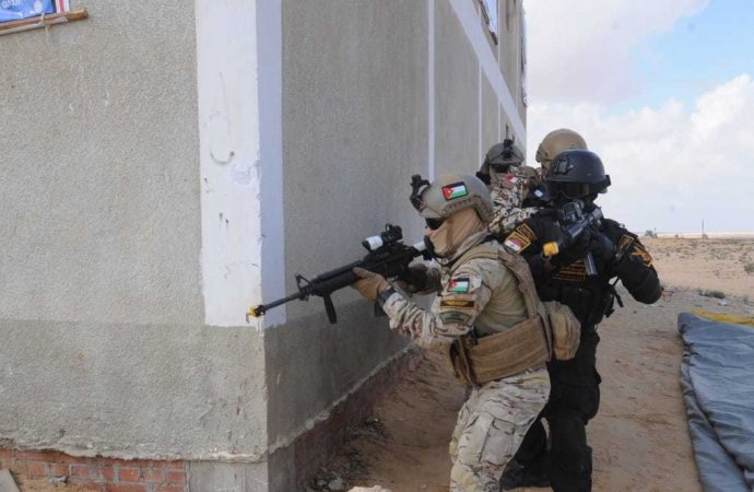 القوات العربية المشاركة تواصل تنفيذ فعاليات التدريب المشترك سيف العرب