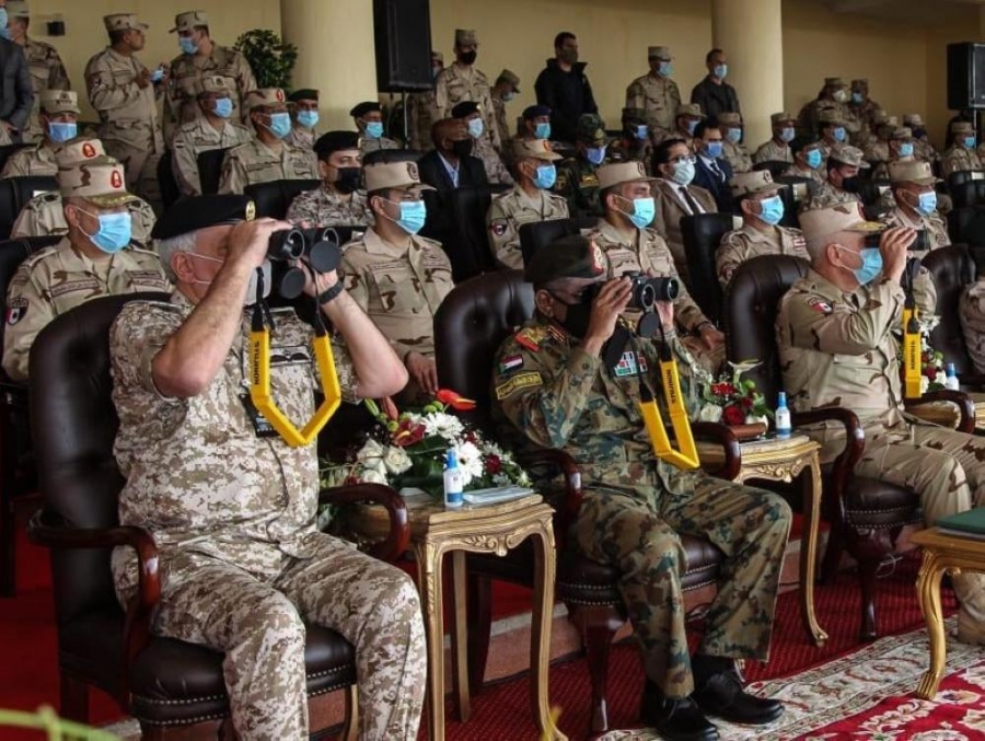 رئيس هيئة الأركان يتابع التمرين العسكري سيف العرب