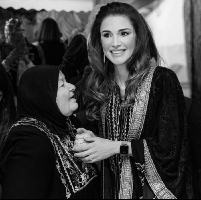 الملكة رانيا تتصل بالعواملة