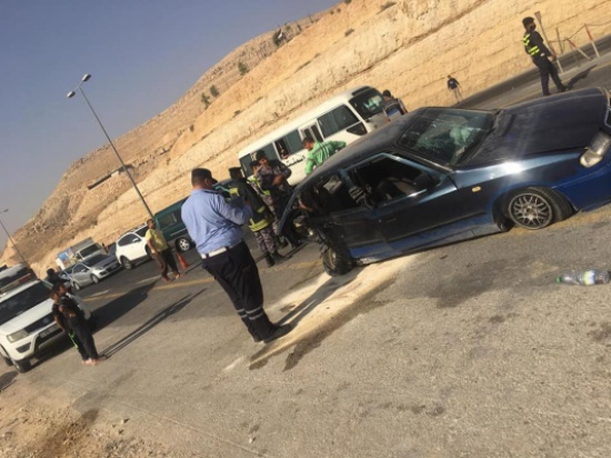 إصابة 3 أشخاص بحادث تصادم بين ثلاث مركبات على طريق الـ100 شرق عمّان