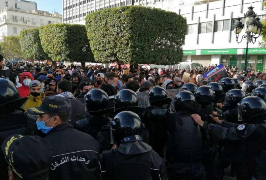 صدامات في تونس بعد وفاة شاب متأثراً بإصابته خلال تظاهرة
