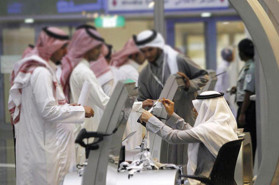 السعودية تسمح بإصدار إقامات العمل