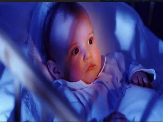 5 أسباب تجعل طفلك حديث الولادة لا ينام في الليل