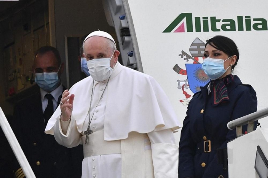 البابا فرنسيس يصل الى العراق في بداية زيارة تاريخية