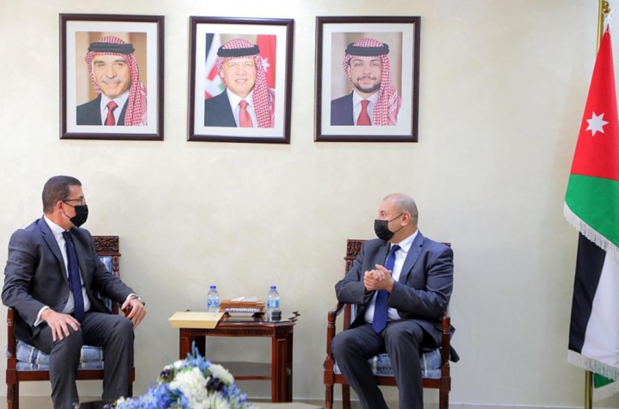 العودات يؤكد لدى لقائه السفير المصري أهمية المشاريع الحيوية الثلاثية بين الأردن ومصر والعراق