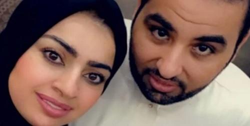 مشهورة سناب تثير غضب السعوديين بتقبيل قدم زوجها