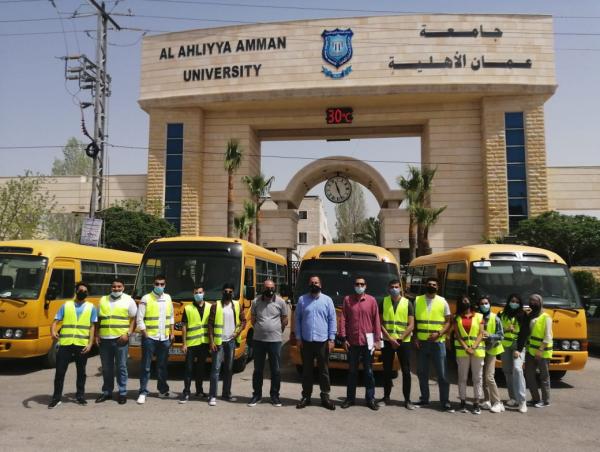 جامعة عمان الأهلية تختتم حملاتها الخيرية في رمضان