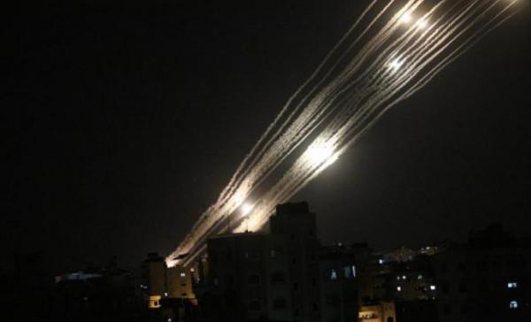 القسام تعلن قصفها مدينة تل أبيب بعشرات الرشقات الصاروخية