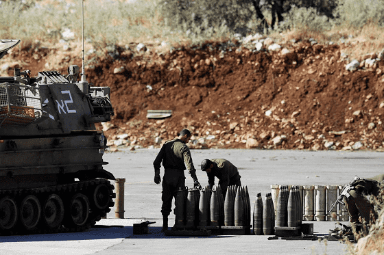 الجيش الإسرائيلي يستهدف مركبة على حدود لبنان