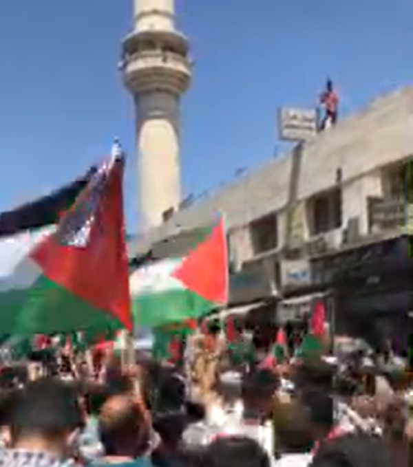 أردنيون من أمام المسجد الحسيني: الشعب يريد تحرير فلسطين