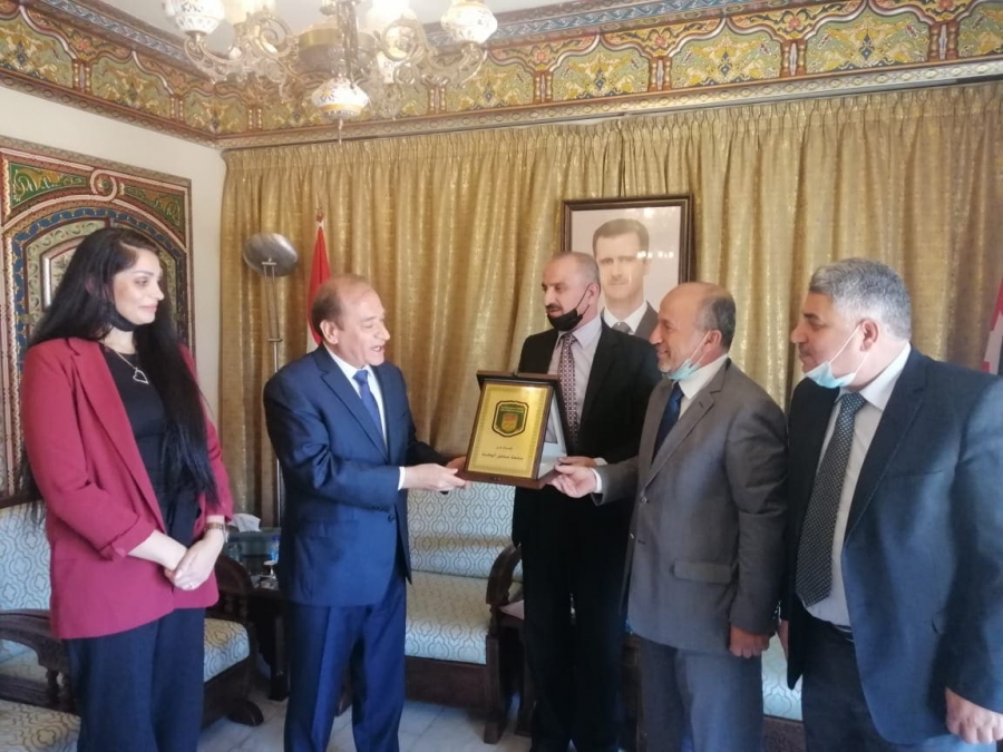 وفد من جامعة عجلون الوطنية يلتقي سفير الجمهورية العربية السورية في عمان