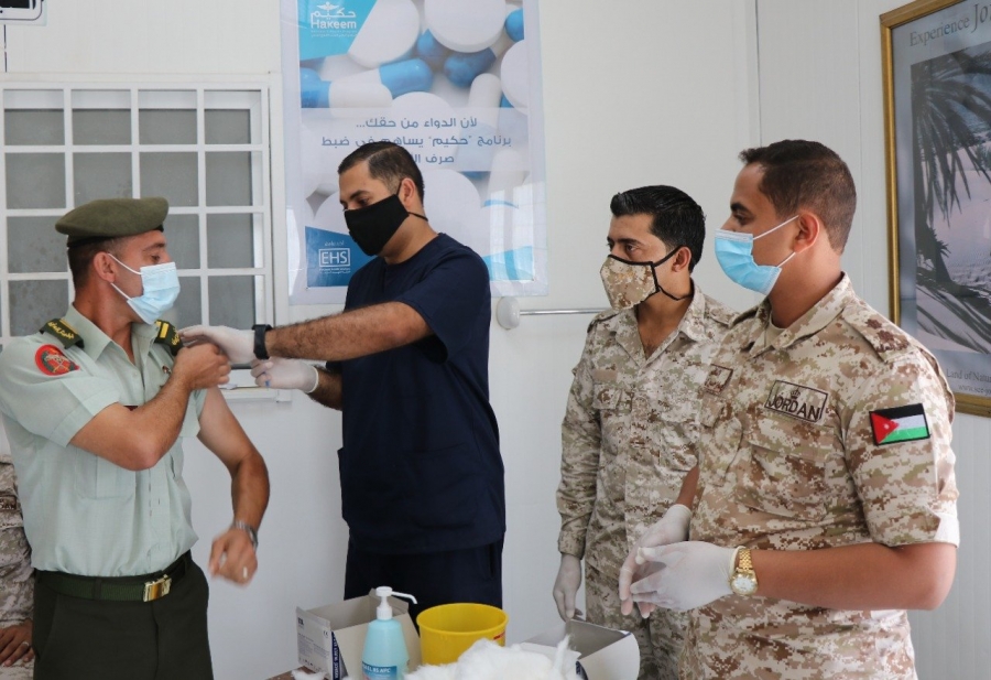 بالصور...الجيش يواصل حملته لتطعيم مرتبات القوات المسلحة ضد كورونا
