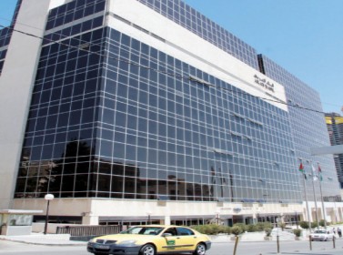 البنك العربي يتبرع بأجهزة حاسوب لمدارس وزارة التربية والتعليم