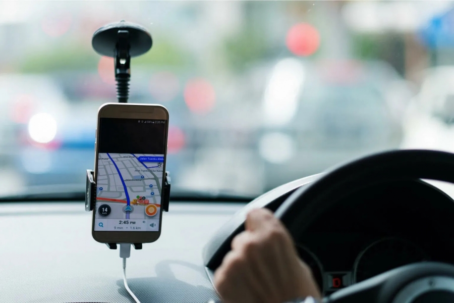 العمري: توجه لاعادة النظر بالتصاريح و”بلوك” سائقي تطبيقات النقل الذكية