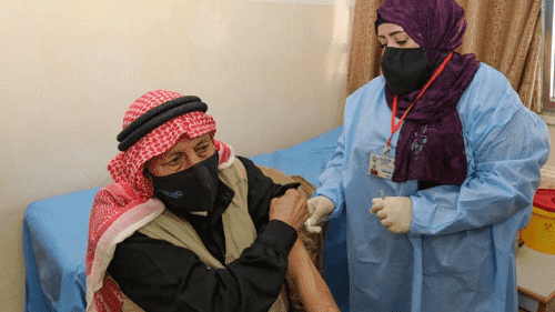 نحو 17 ألف لاجئ سوري أكملوا جرعتي اللقاح بالزعتري