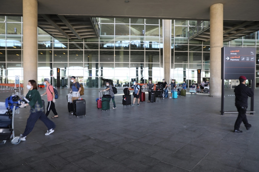 منع غير المطعمين من دخول مطار الملكة علياء الدولي