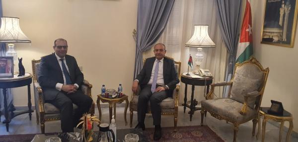 العضايلة يلتقي السفير المصري المعين لدى الأردن