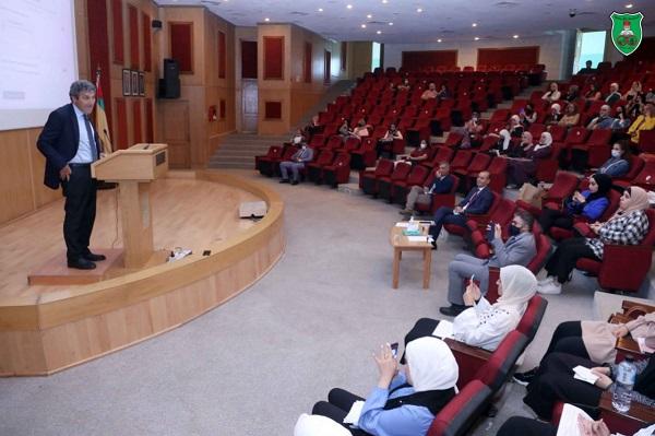 الأردنية تختتم مؤتمرها المجتمع الأردني في مئة عام