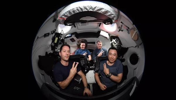 سبيس إكس وناسا تؤجلان عودة 4 رواد فضاء إلى الأرض