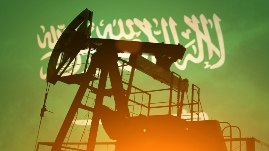 النفط يصعد أكثر من دولار بعد أن رفعت السعودية الأسعار