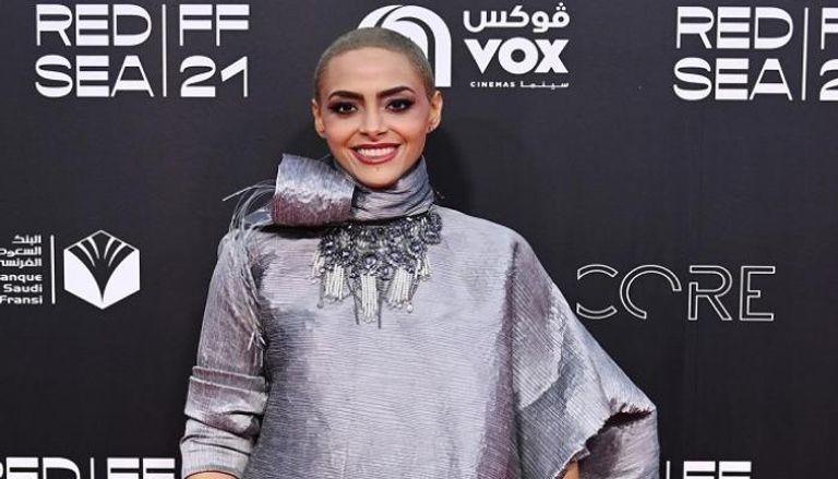 فنانة سعودية متهمة بتقليد شيرين عبدالوهاب.. حلقت شعرها