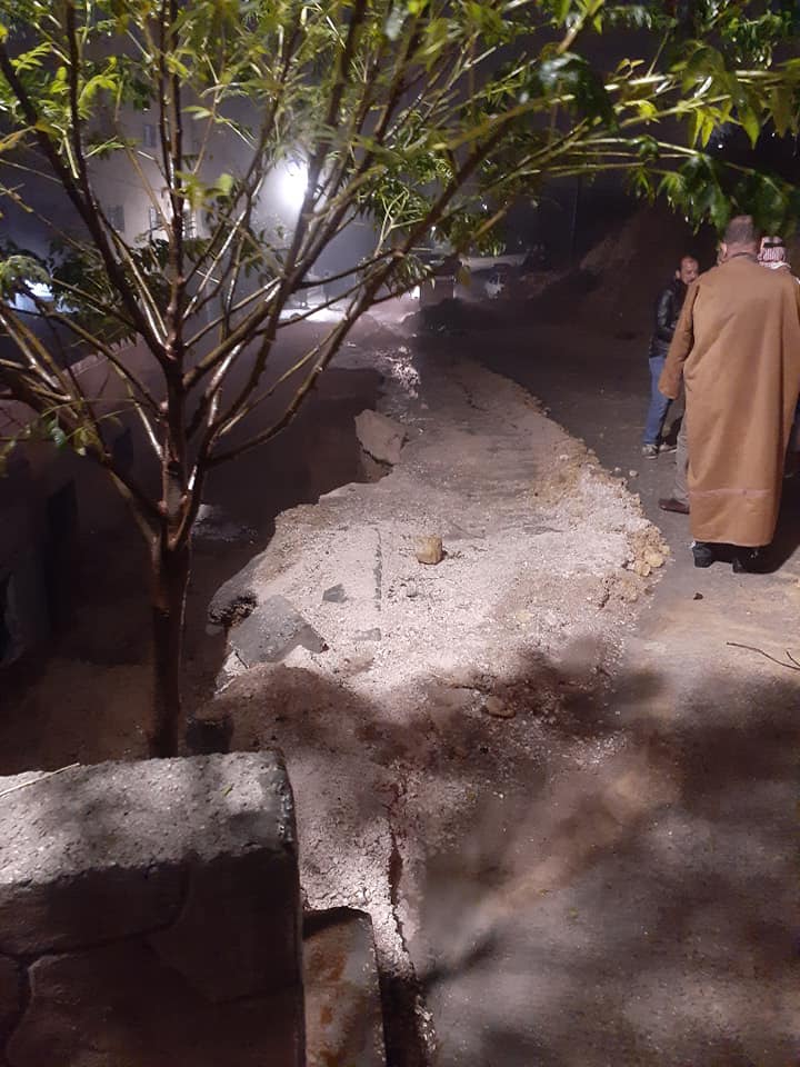 بالصور.. غزارة الأمطار تتسبب بانهيار شارع في عجلون