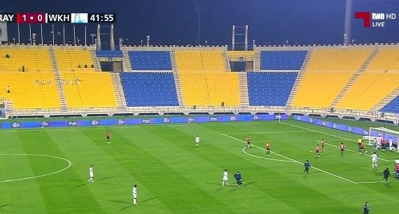 سقوط مفاجئ للاعب يلغي مباراة الريان والوكرة في الدوري القطري