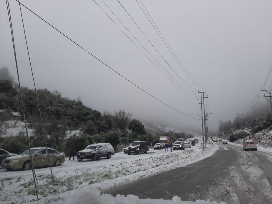 إغلاق طريق إربد عجلون بالإتجاهين بسبب تساقط الثلوج