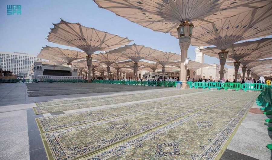 25 ألف سجادة بجودة عالية تغطي ساحات المسجد النبوي