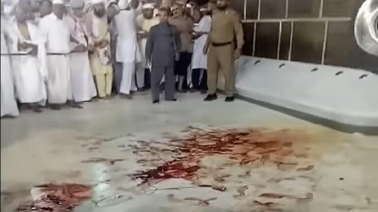 السعودية: حقيقة خروج الدم من الأرض بجوار الكعبة