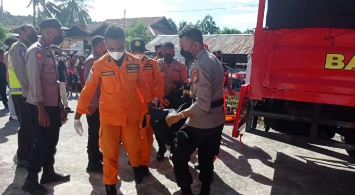 14 قتيلا على الأقل باصطدام شاحنة بلوحة إعلانية في إندونيسيا