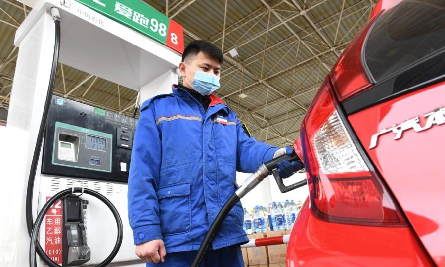 الصين ترفع أسعار البنزين