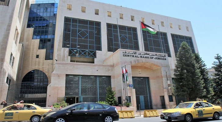 محلل مالي يرجح رفع أسعار الفائدة في الأردن