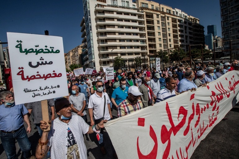 ما أسباب وتداعيات إضراب موظفي القطاع العام في لبنان؟