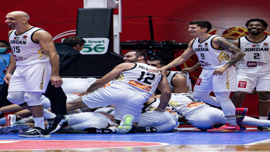 المنتخب الوطني لكرة السلة يلتقي نظيره الإيراني بكأس آسيا الأربعاء