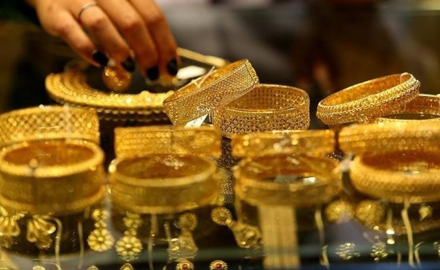 دولة عربية تبحث سجن الزوج 3 سنوات حال بيع الذهب دون توافق