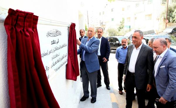 العيسوي يفتتح ويتفقد مشاريع مبادرات ملكية في عدد من المخيمات