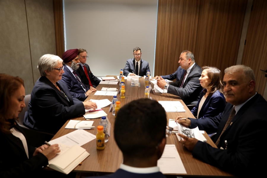 وزير التنمية الدولية الكندي يزور أكاديمية الملكة رانيا لتدريب المعلمين