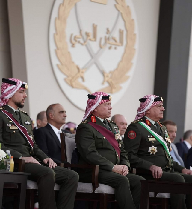 الملك يرعى احتفال الجيش لتسليم علم “القائد الأعلى” وراية الثورة العربية الكبرى