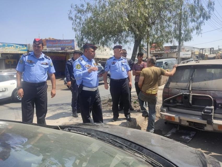 استمرار الحملة الأمنية لإزالة المركبات المعطلة في إربد