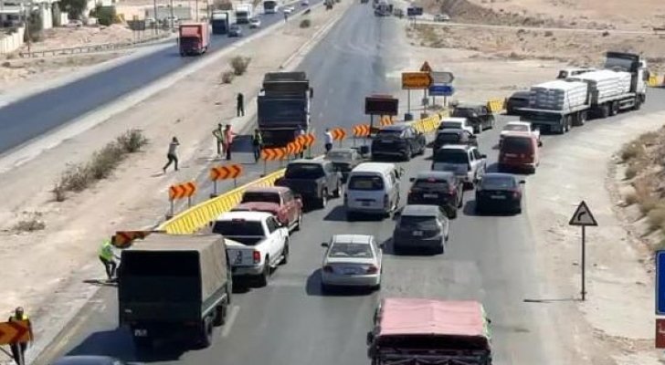 طريق جديد للقادمين من عمان باتجاه جسر الغباوي