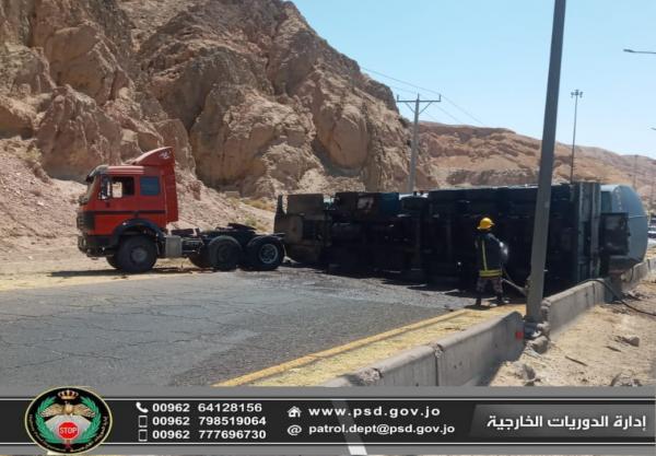 تدهور صهريج مواد نفطية يغلق طريق العقبة  عمان