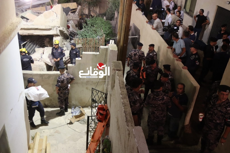 مصدر: البحث جار لإنقاذ 13 شخصا تحت أنقاض مبنى سكني في اللويبدة