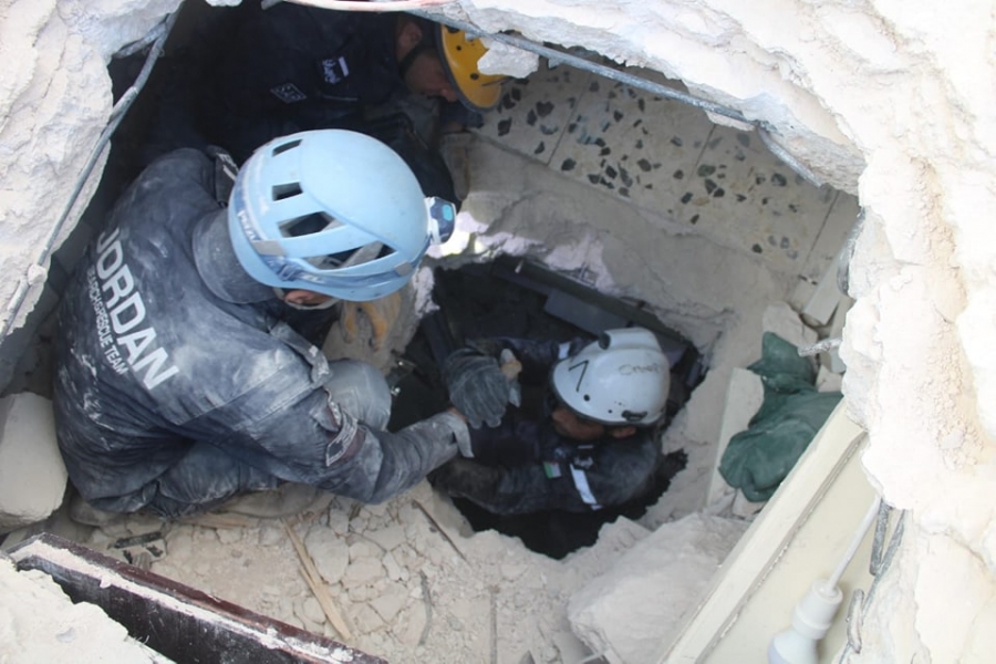 نحو 350 متخصصاً شارك في عمليات الإنقاذ بموقع انهيار بناية اللويبدة
