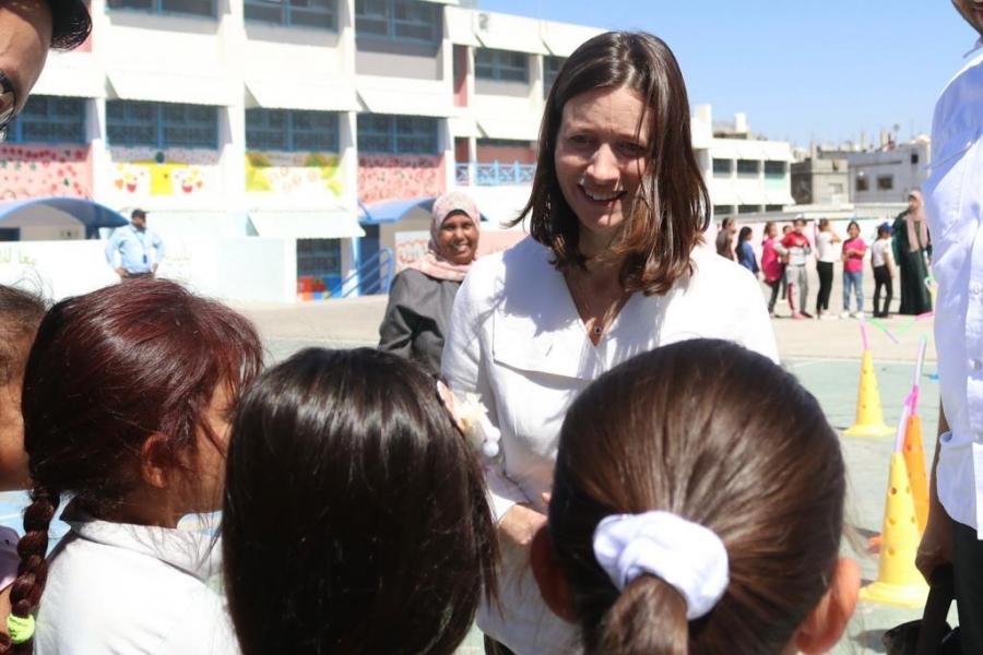 السفيرة البريطانية من إربد: الأردن أبدى كرما سخيا لمساعدة اللاجئين