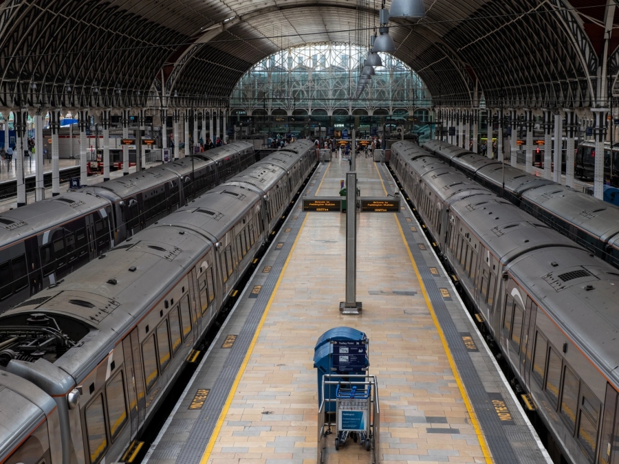 شلل اقتصادي وخسائر بالملايين.. بريطانيا تواجه أكبر إضراب لعمال القطارات منذ عقود تشغيل الفيديو