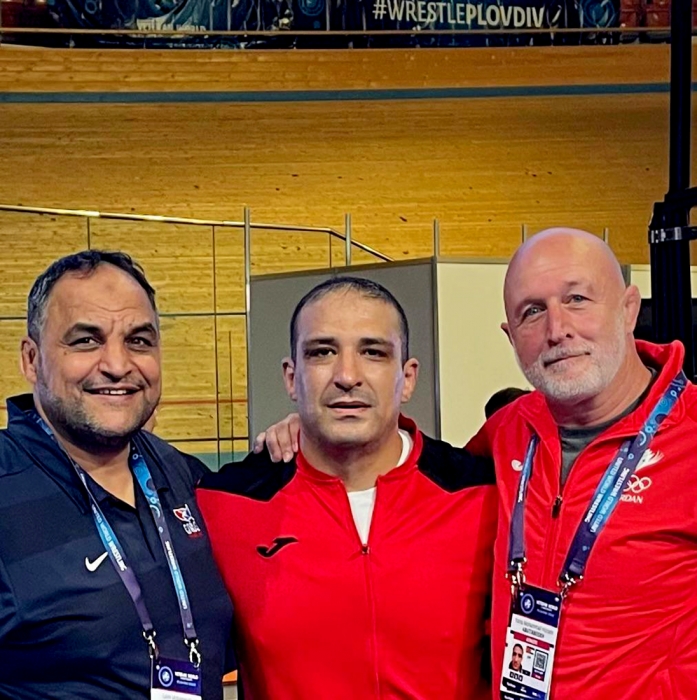 أبو طبيخ يحرز فضية بطولة العالم للأساتذة بالمصارعة