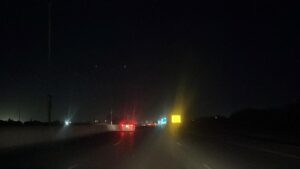 انقطاع الكهرباء عن طريق المطار